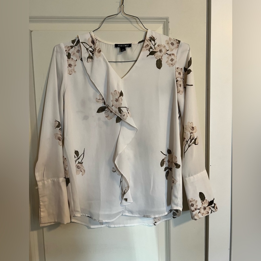 Roz & Ali White Floral Blouse